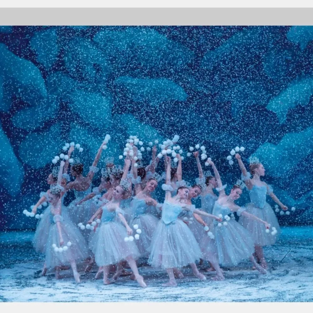 ❤️ New York City Ballet Glass Decanter - Anthropologie - Stunning! - Picture 6 of 9